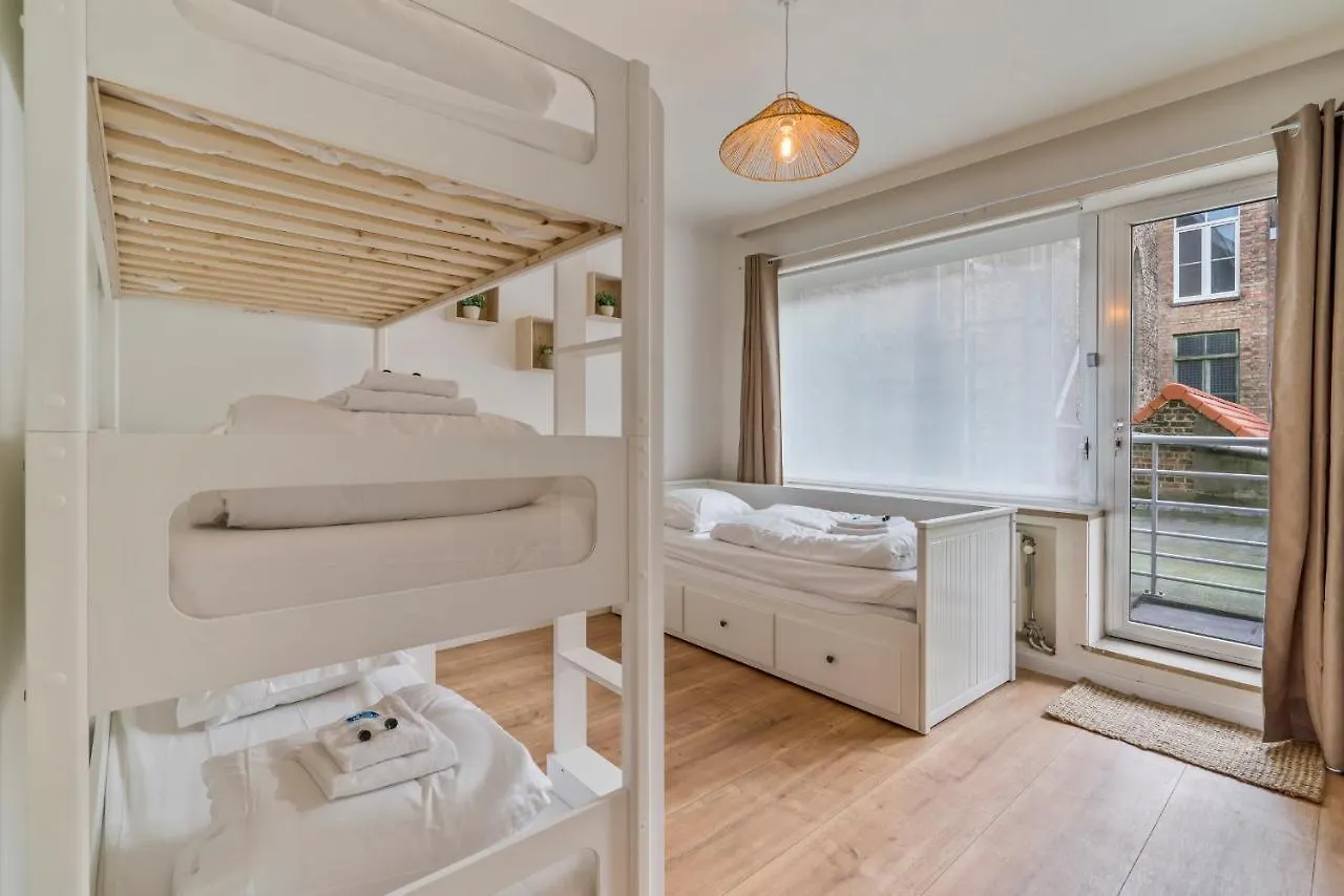 Ruim En Warm Appartement In De Winkelstraat Van Oostende  Ostende
