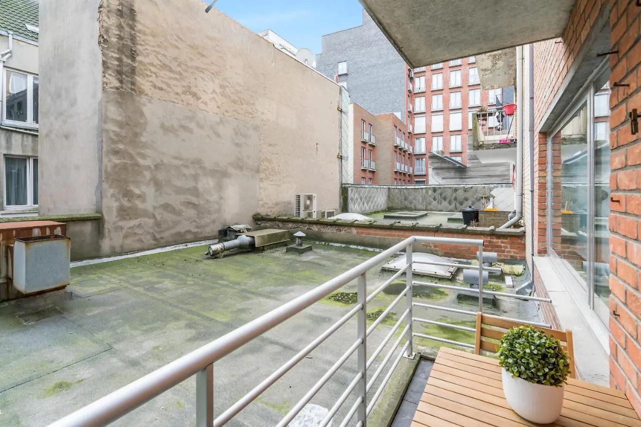 Ruim En Warm Appartement In De Winkelstraat Van Oostende 0*, Ostende